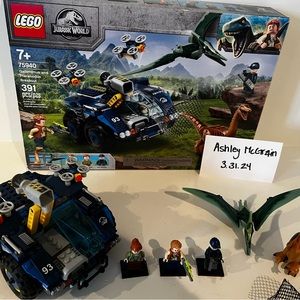Lego set 75940: Gallimimus and Pteranodon Breakout